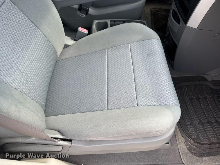 image for item DW3400 2010 Dodge Grand Caravan SE van