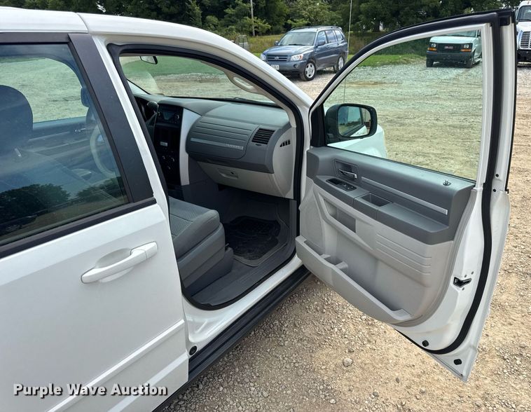 image for item DW3400 2010 Dodge Grand Caravan SE van