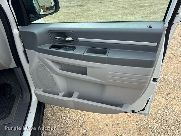 image for item DW3400 2010 Dodge Grand Caravan SE van