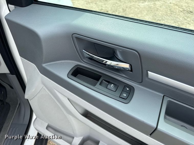 image for item DW3400 2010 Dodge Grand Caravan SE van