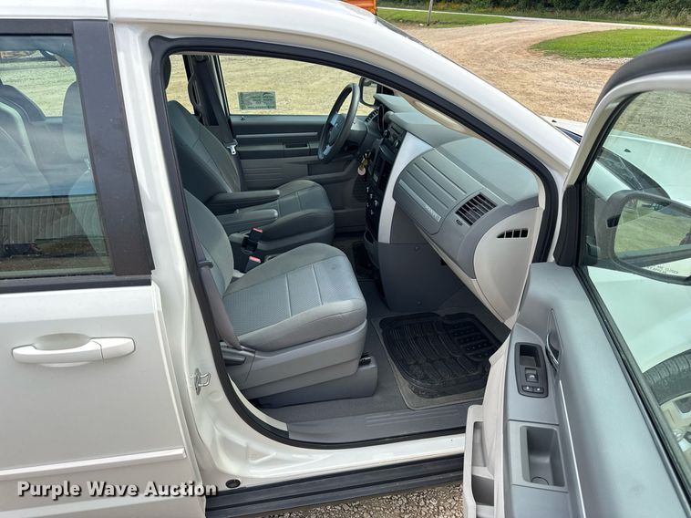image for item DW3400 2010 Dodge Grand Caravan SE van