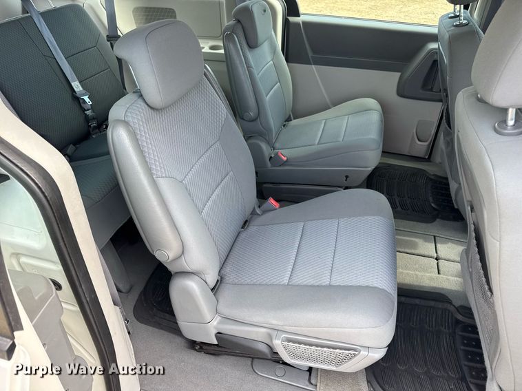 image for item DW3400 2010 Dodge Grand Caravan SE van