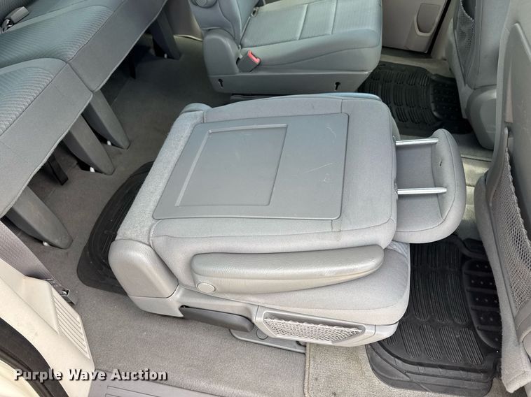 image for item DW3400 2010 Dodge Grand Caravan SE van