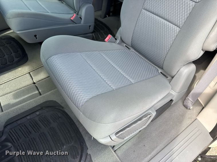 image for item DW3400 2010 Dodge Grand Caravan SE van