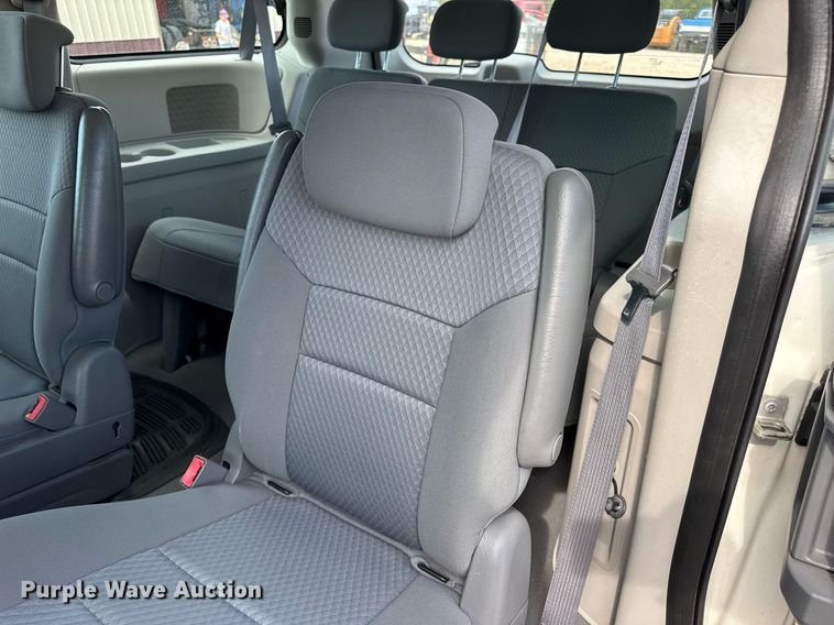 image for item DW3400 2010 Dodge Grand Caravan SE van