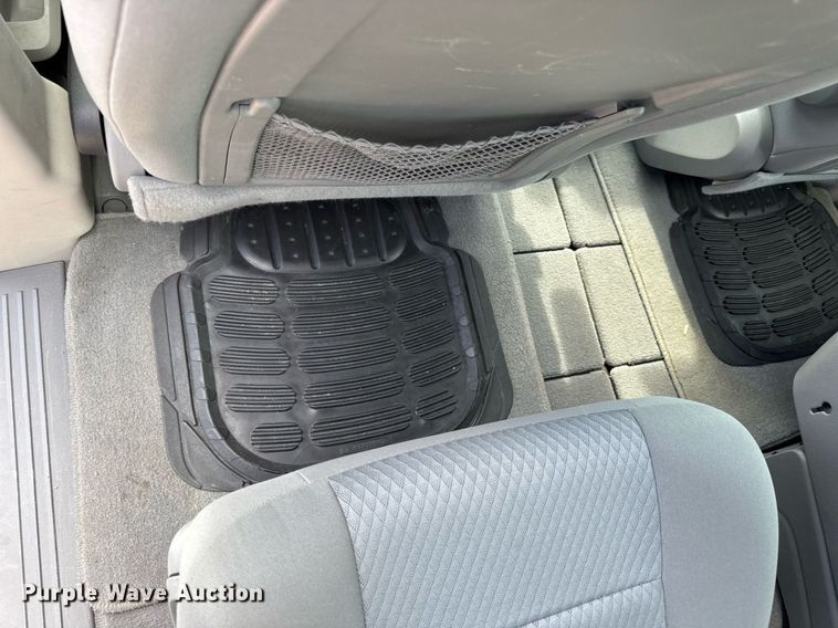 image for item DW3400 2010 Dodge Grand Caravan SE van