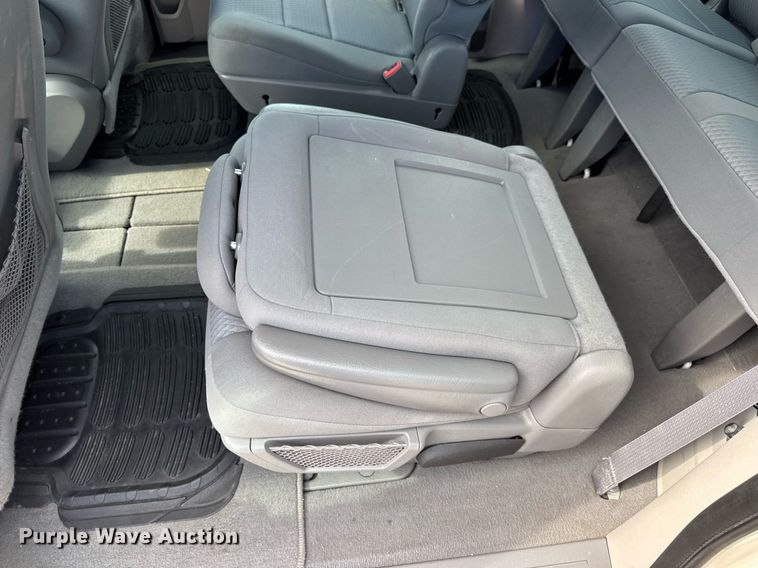 image for item DW3400 2010 Dodge Grand Caravan SE van