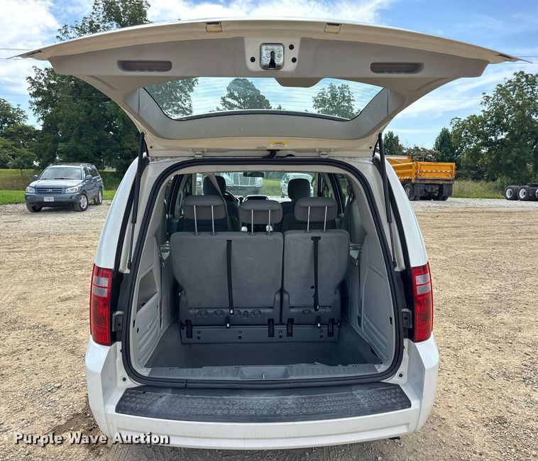 image for item DW3400 2010 Dodge Grand Caravan SE van