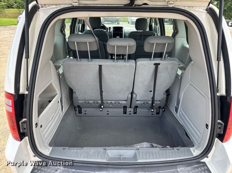 image for item DW3400 2010 Dodge Grand Caravan SE van