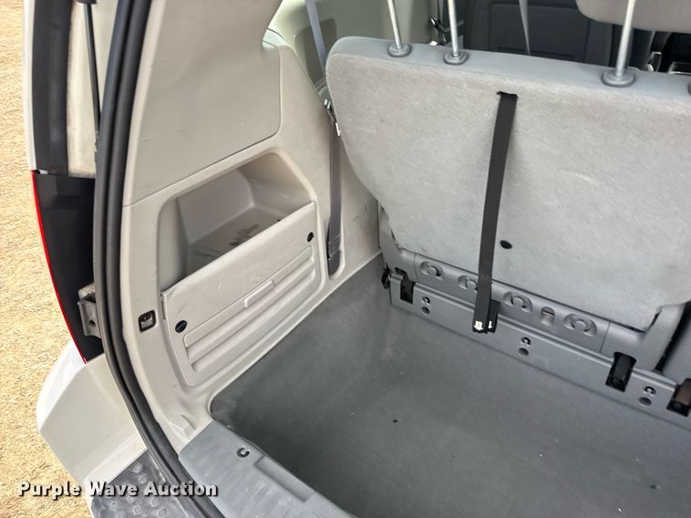 image for item DW3400 2010 Dodge Grand Caravan SE van