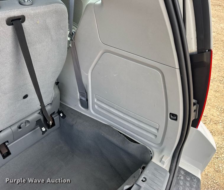 image for item DW3400 2010 Dodge Grand Caravan SE van