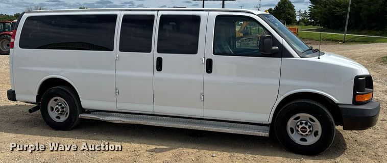 image for item DW3401 2014 GMC Savana G3500 van