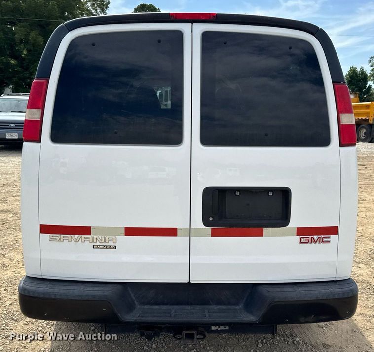 image for item DW3401 2014 GMC Savana G3500 van