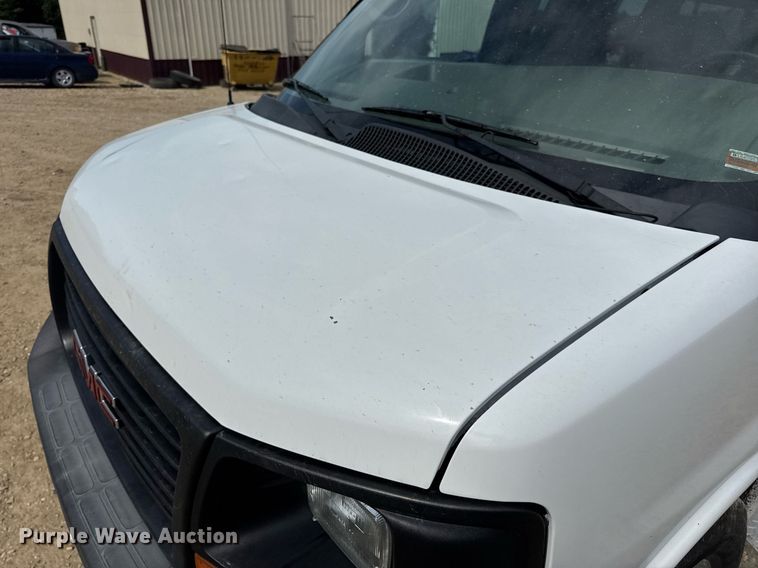 image for item DW3401 2014 GMC Savana G3500 van