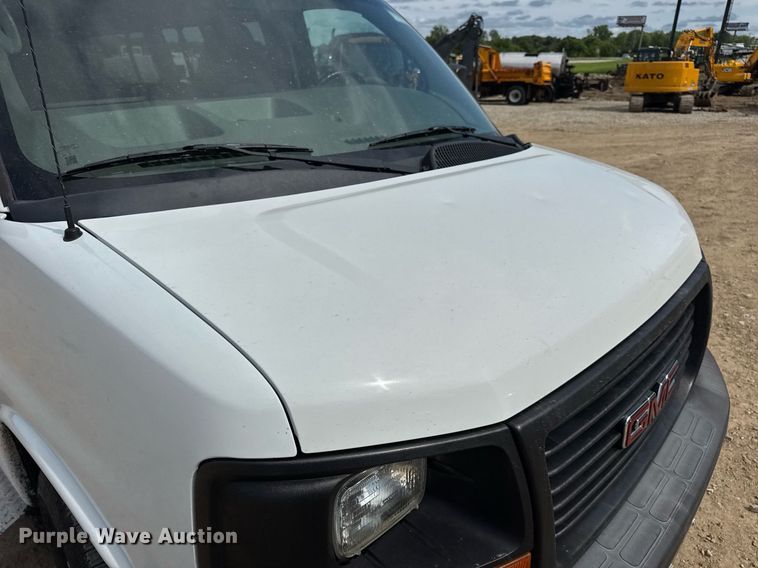 image for item DW3401 2014 GMC Savana G3500 van