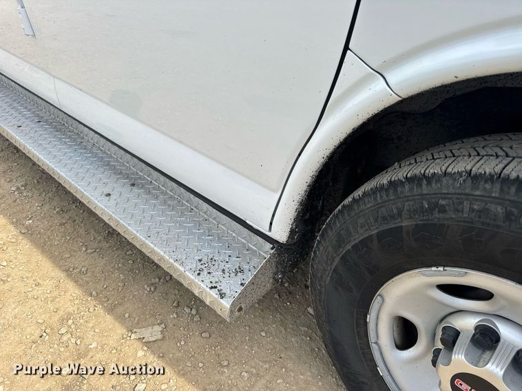 image for item DW3401 2014 GMC Savana G3500 van