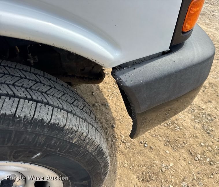 image for item DW3401 2014 GMC Savana G3500 van