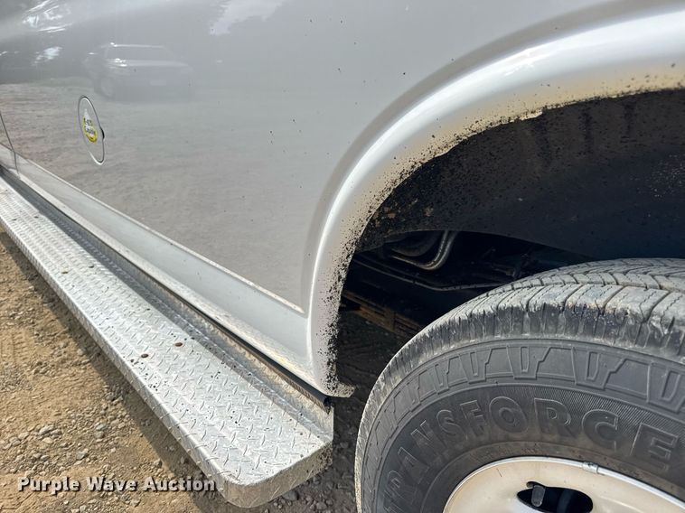 image for item DW3401 2014 GMC Savana G3500 van