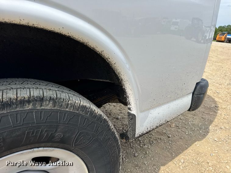 image for item DW3401 2014 GMC Savana G3500 van