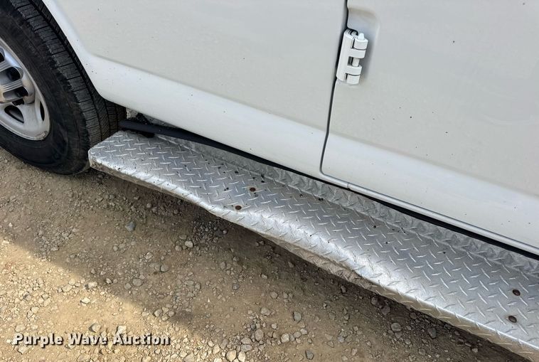 image for item DW3401 2014 GMC Savana G3500 van