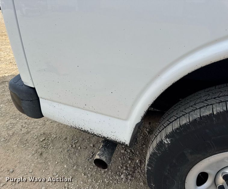 image for item DW3401 2014 GMC Savana G3500 van