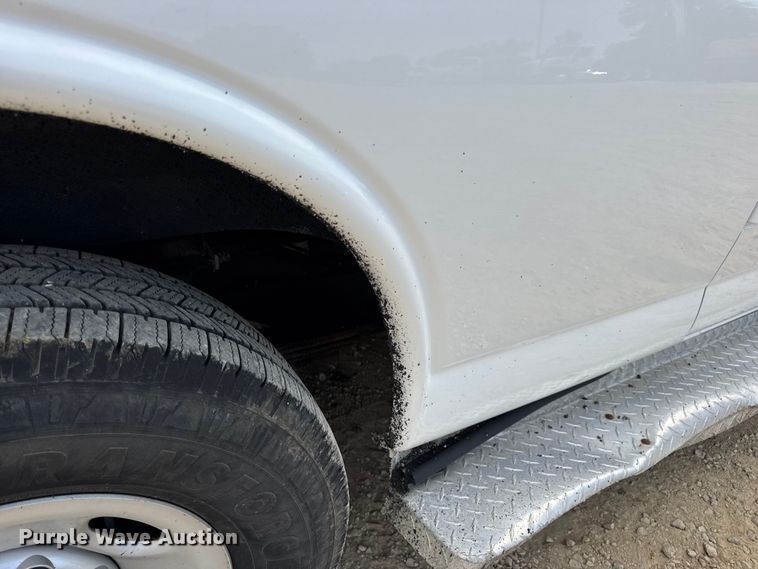 image for item DW3401 2014 GMC Savana G3500 van