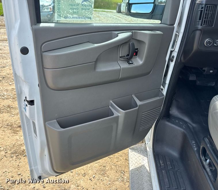 image for item DW3401 2014 GMC Savana G3500 van