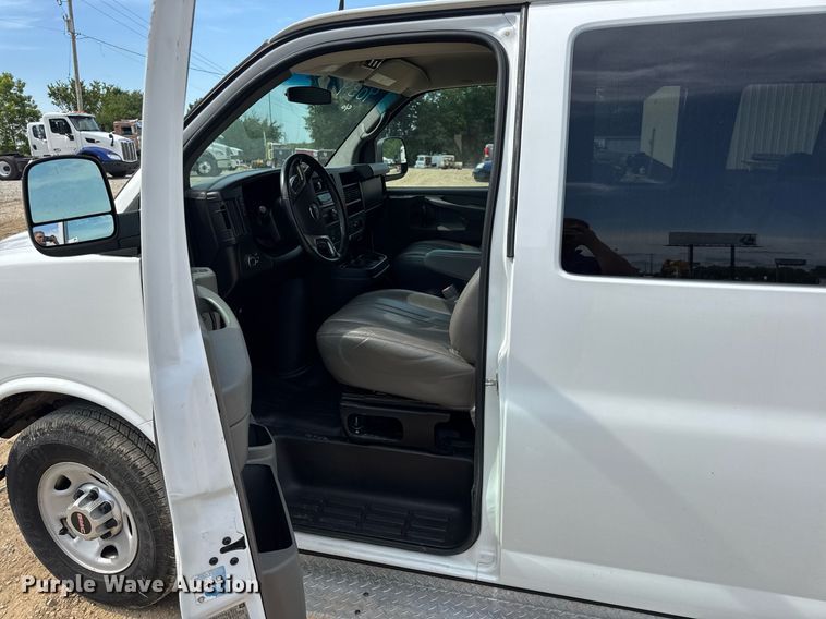 image for item DW3401 2014 GMC Savana G3500 van