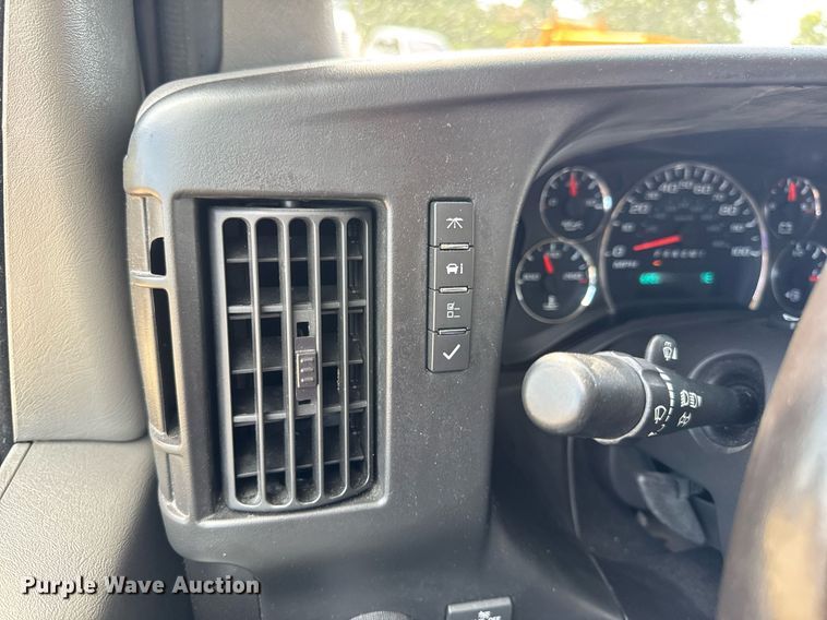 image for item DW3401 2014 GMC Savana G3500 van