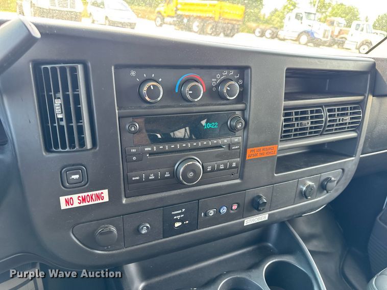 image for item DW3401 2014 GMC Savana G3500 van