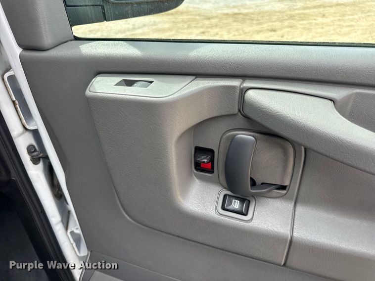 image for item DW3401 2014 GMC Savana G3500 van