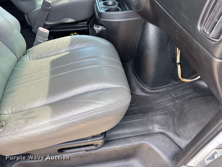 image for item DW3401 2014 GMC Savana G3500 van