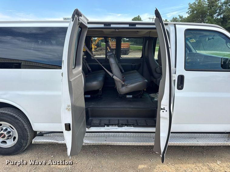 image for item DW3401 2014 GMC Savana G3500 van