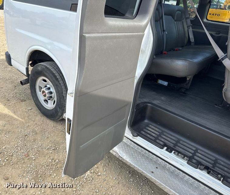 image for item DW3401 2014 GMC Savana G3500 van