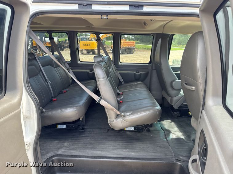 image for item DW3401 2014 GMC Savana G3500 van