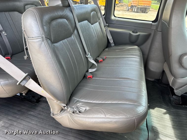 image for item DW3401 2014 GMC Savana G3500 van