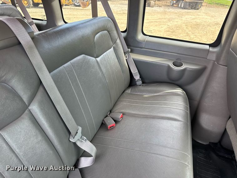 image for item DW3401 2014 GMC Savana G3500 van