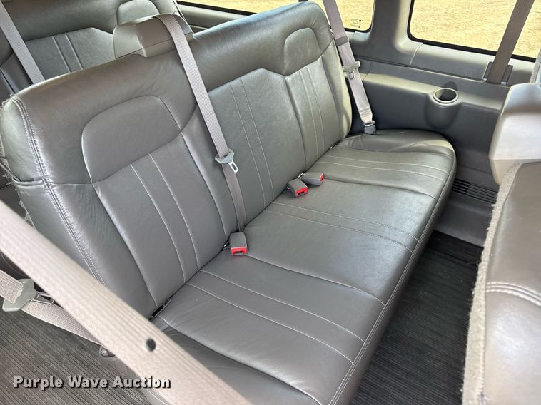 image for item DW3401 2014 GMC Savana G3500 van