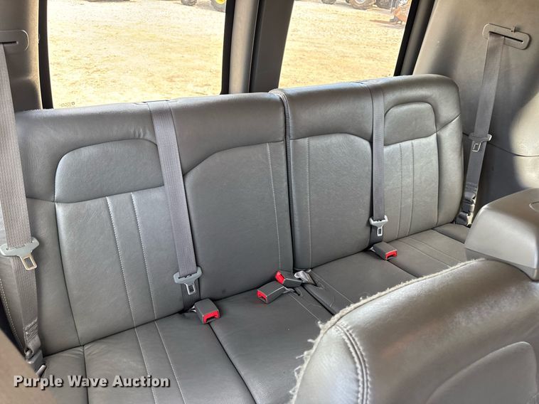 image for item DW3401 2014 GMC Savana G3500 van