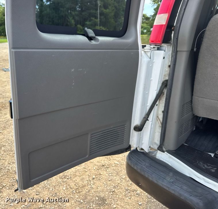 image for item DW3401 2014 GMC Savana G3500 van