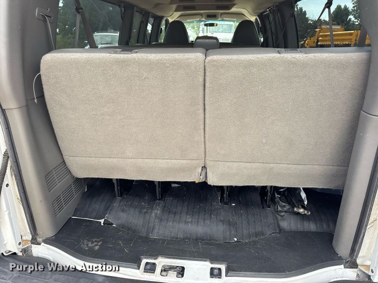 image for item DW3401 2014 GMC Savana G3500 van