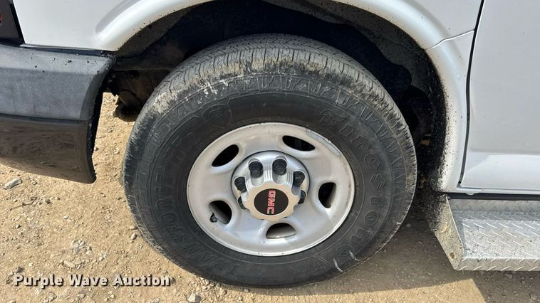 image for item DW3401 2014 GMC Savana G3500 van