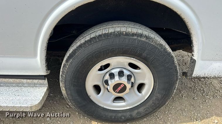 image for item DW3401 2014 GMC Savana G3500 van