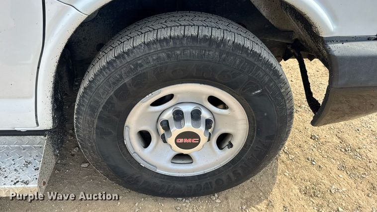 image for item DW3401 2014 GMC Savana G3500 van