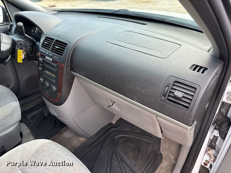 image for item DW3403 2008 Chevrolet Uplander LS van