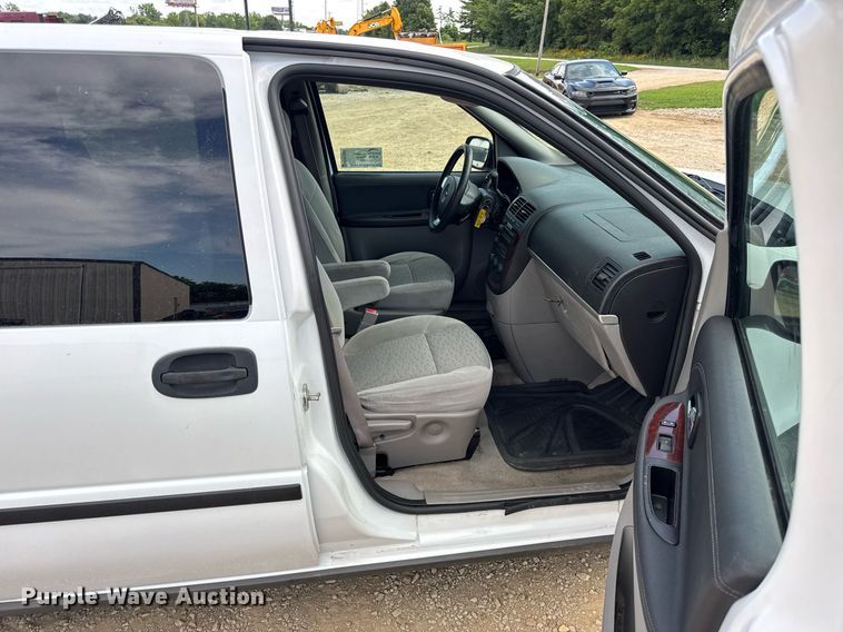 image for item DW3403 2008 Chevrolet Uplander LS van