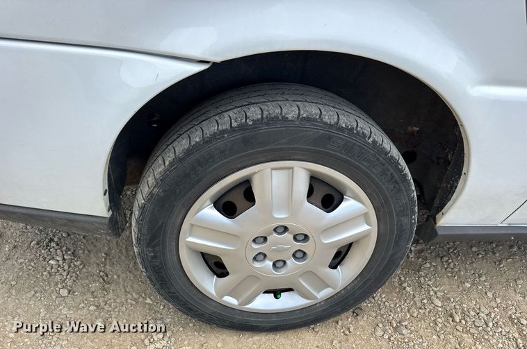 image for item DW3403 2008 Chevrolet Uplander LS van