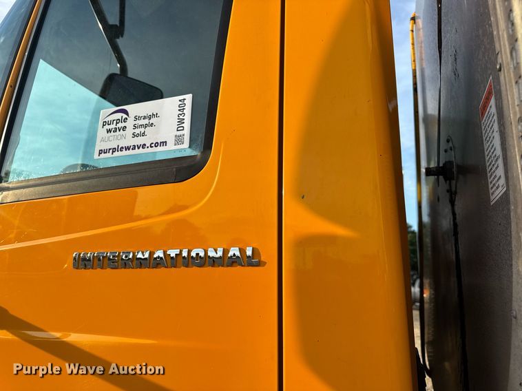 image for item DW3404 2006 International 7400 oil distributor truck