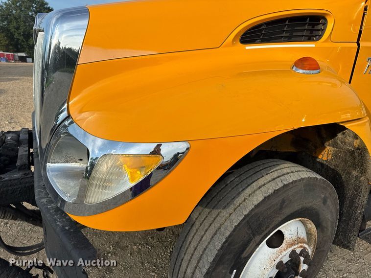 image for item DW3404 2006 International 7400 oil distributor truck