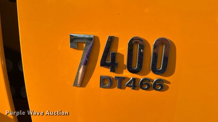 image for item DW3404 2006 International 7400 oil distributor truck